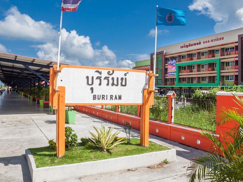 Jaroensin Place Buriram Exterior foto