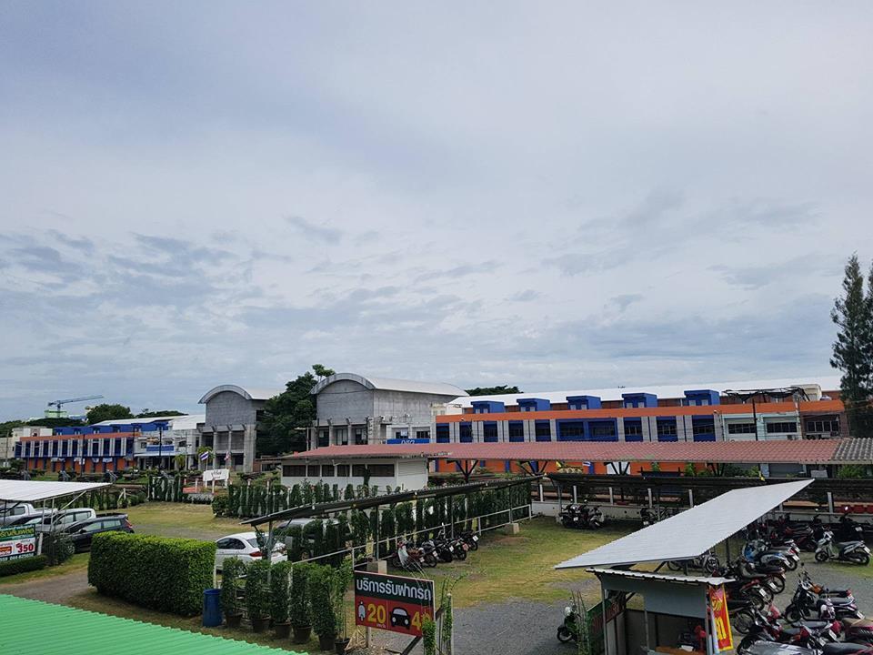 Jaroensin Place Buriram Exterior foto