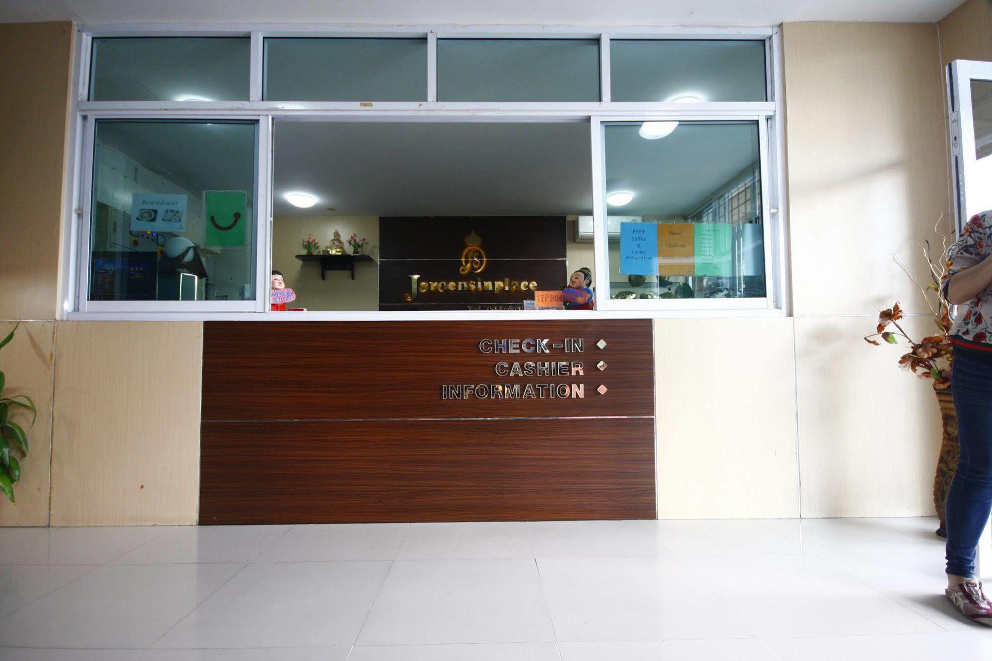 Jaroensin Place Buriram Exterior foto