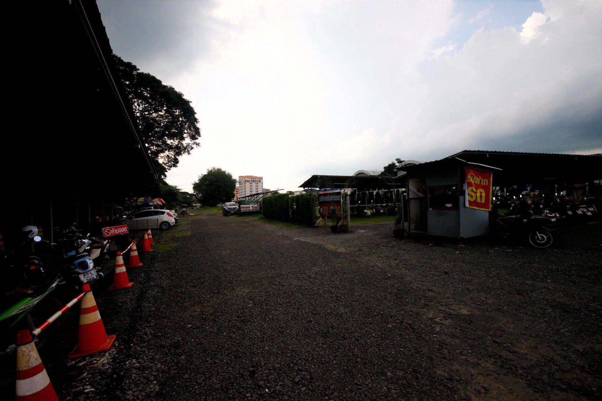 Jaroensin Place Buriram Exterior foto