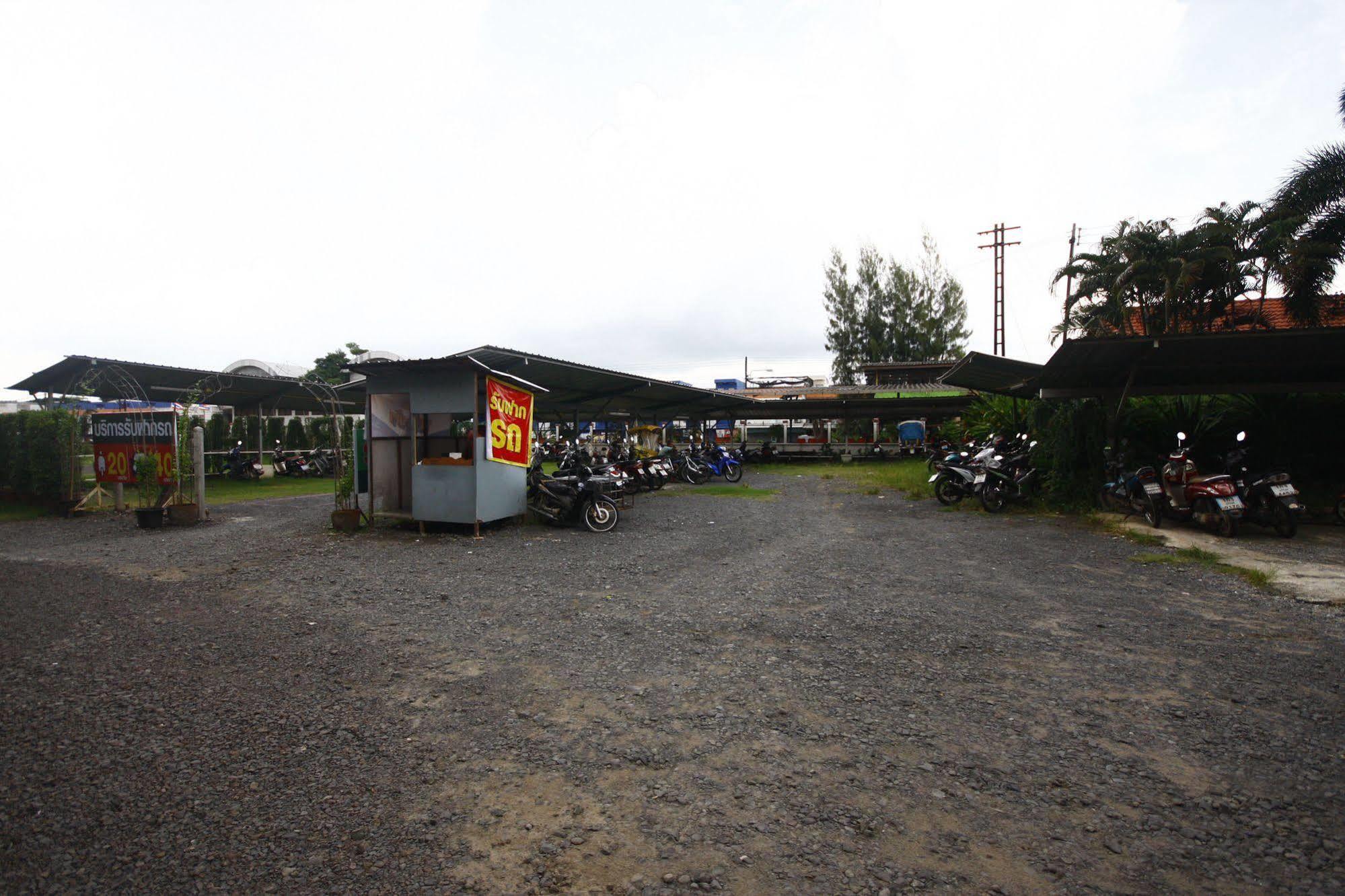 Jaroensin Place Buriram Exterior foto